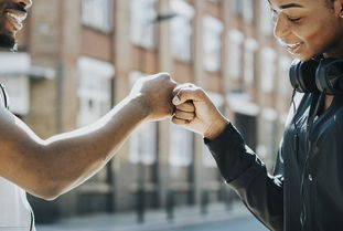 开云体育app下载-加拿大七人制橄榄球明星球员赛场表现活跃,加拿大橄榄球与美式区别